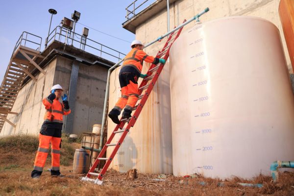 A couple of Safety engineers work on a cement wastewater tre-min