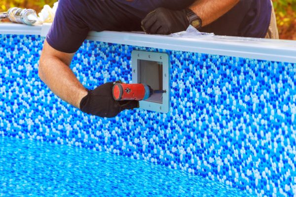 Cleaning of water surface pool with skimmer basket that is m-min